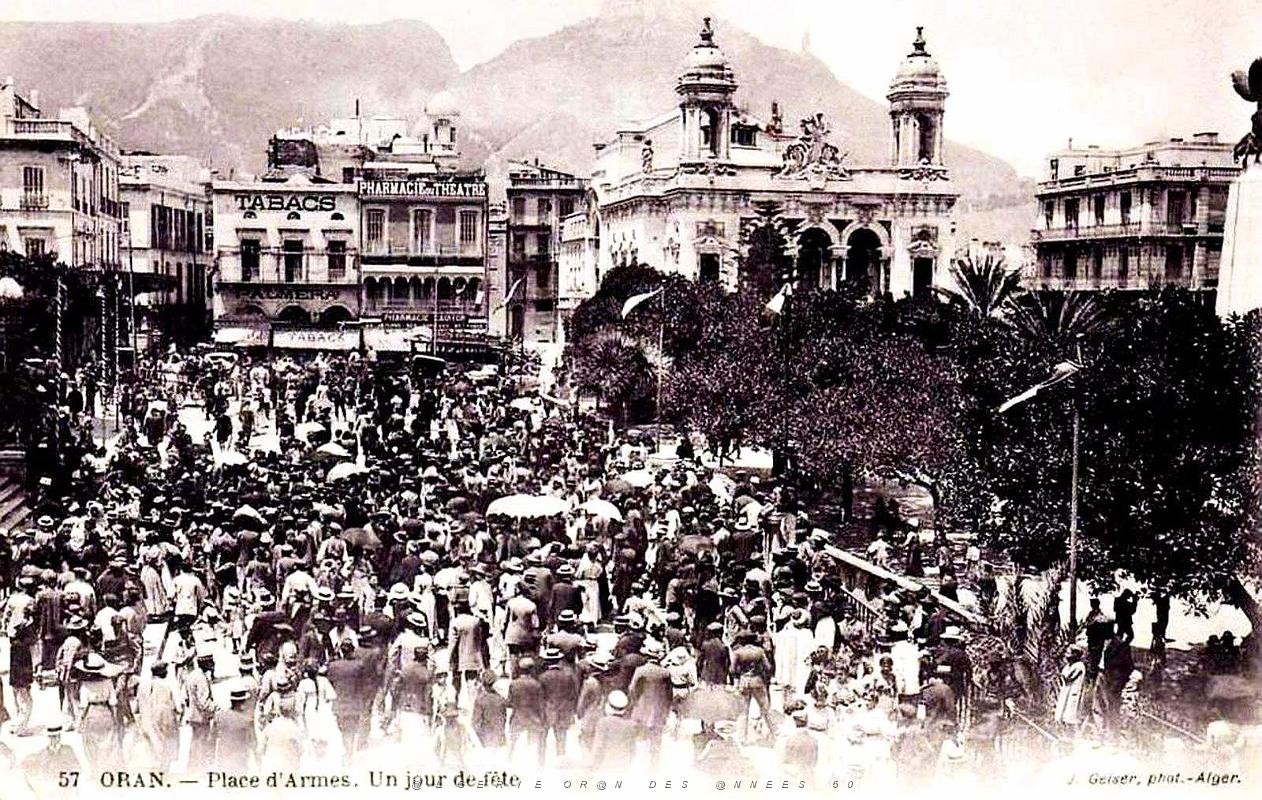 Oran - Place d'Armes - Un Jour de Fete.jpg